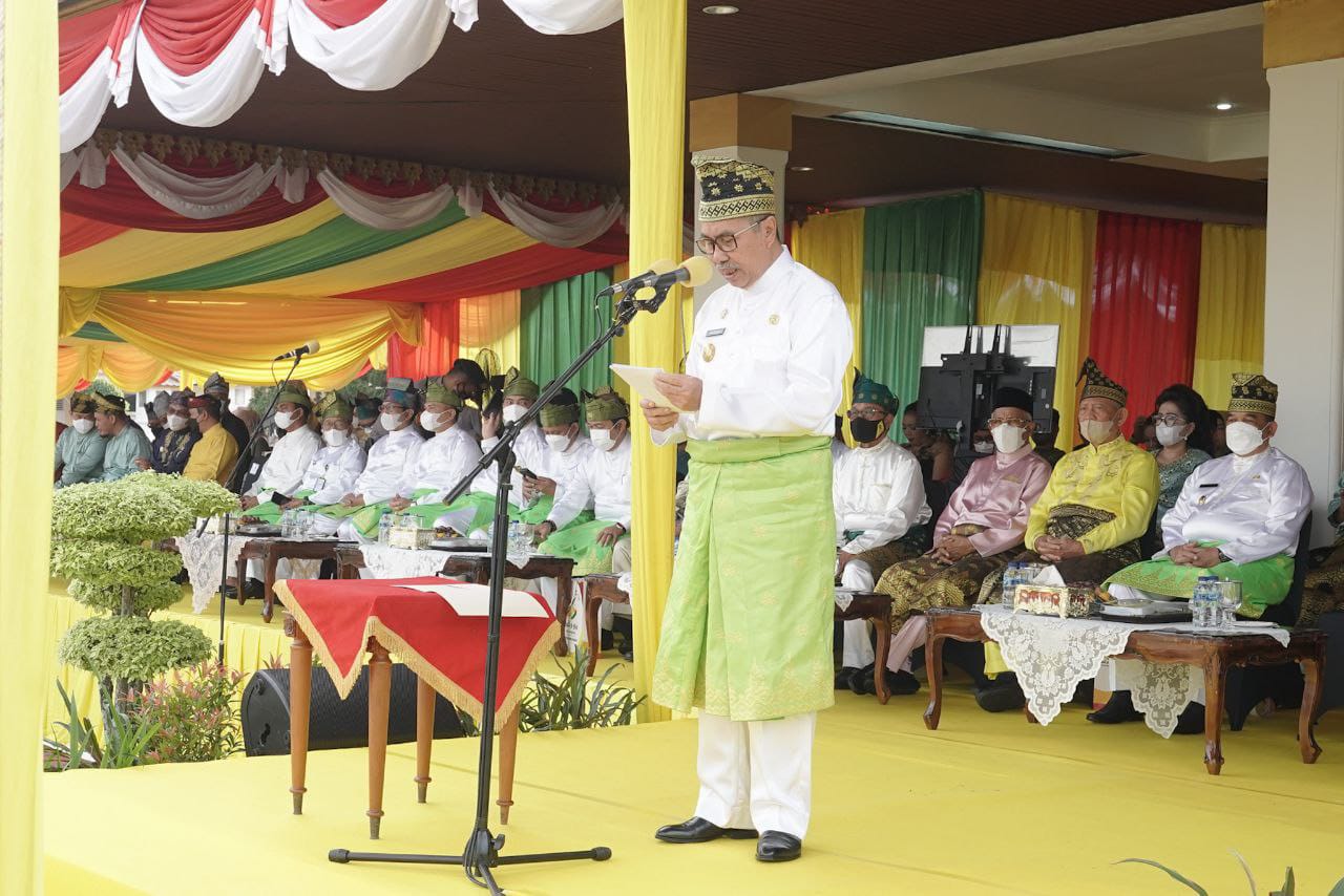 Gubernur Riau Syamsuar membacakan pidato HUT Riau ke 65 (Foto: istimewa)