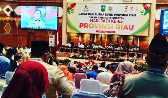Rapat Paripurna DPRD Riau sempena Hari Jadi Riau ke 65 (foto: istimewa)